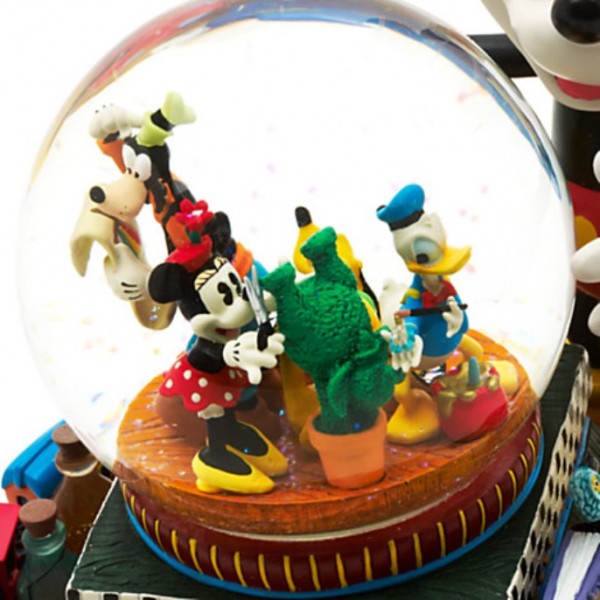 Mickey and Friends Deluxe Musical Snow Globe, Disneyland Paris Original Mickey and Friends Deluxe Musical Snow Globe, Disneyland Paris Original